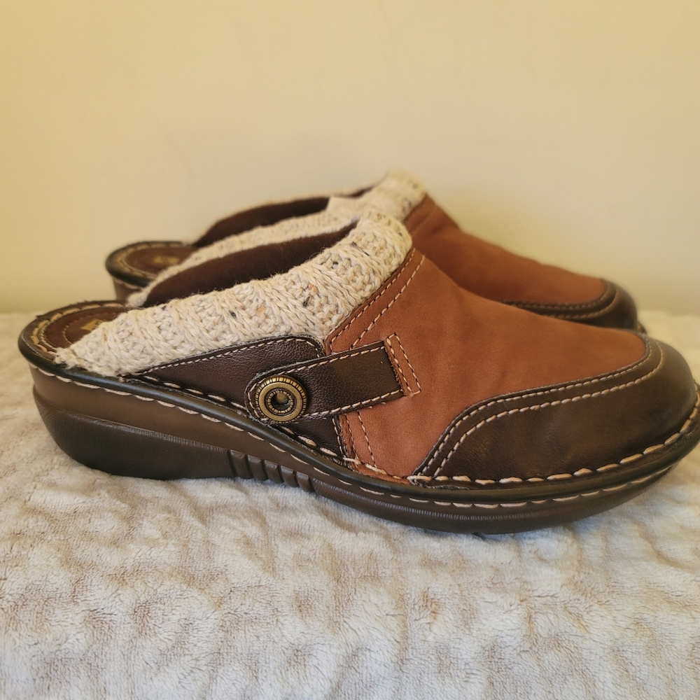White Mountain Leather Clogs ,Sweater Trim Detail ,Suede Size 8. Brown